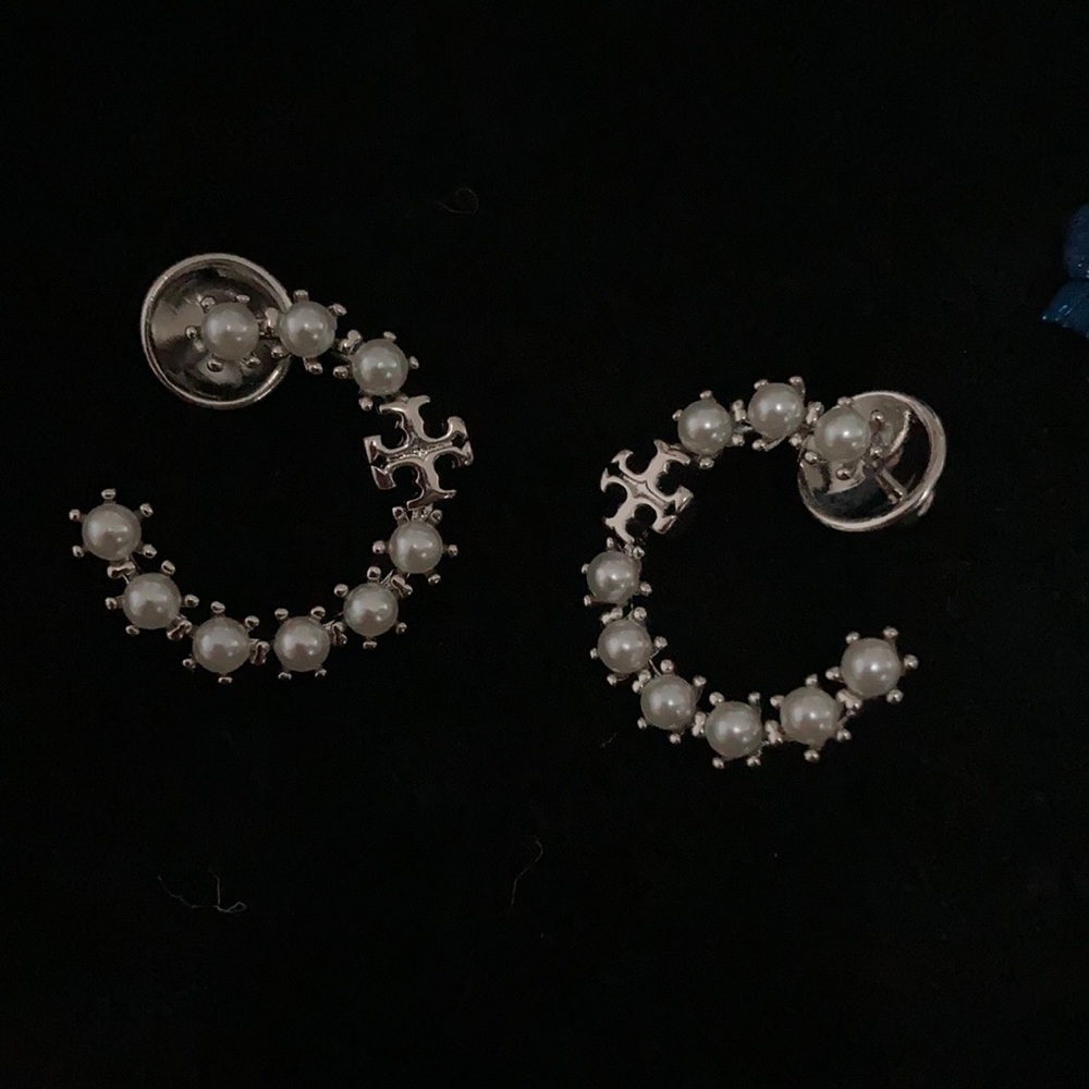 Tory Burch silver pearl circle Earrings | Classic luxury statement